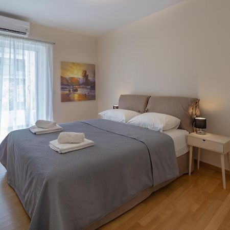 Sagittarius - Faliro Sea Side Apartment Athen Exterior foto